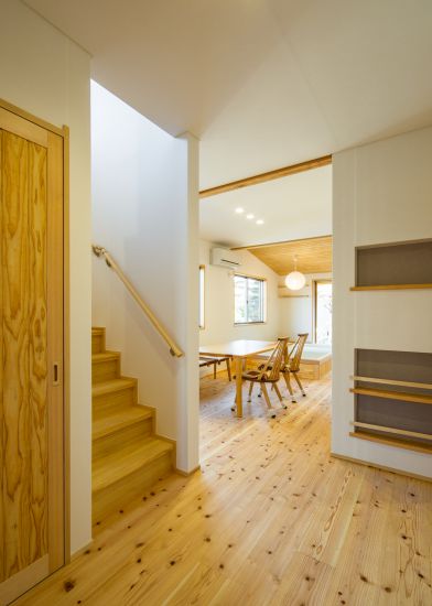 木製格子の家